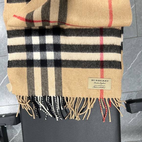 Burberry Check Cashmere Scarf - Picture 2 of 7
